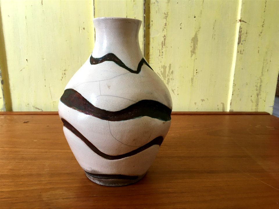 A2_Ceramic_Vase_Cream_Walnut_Glaze