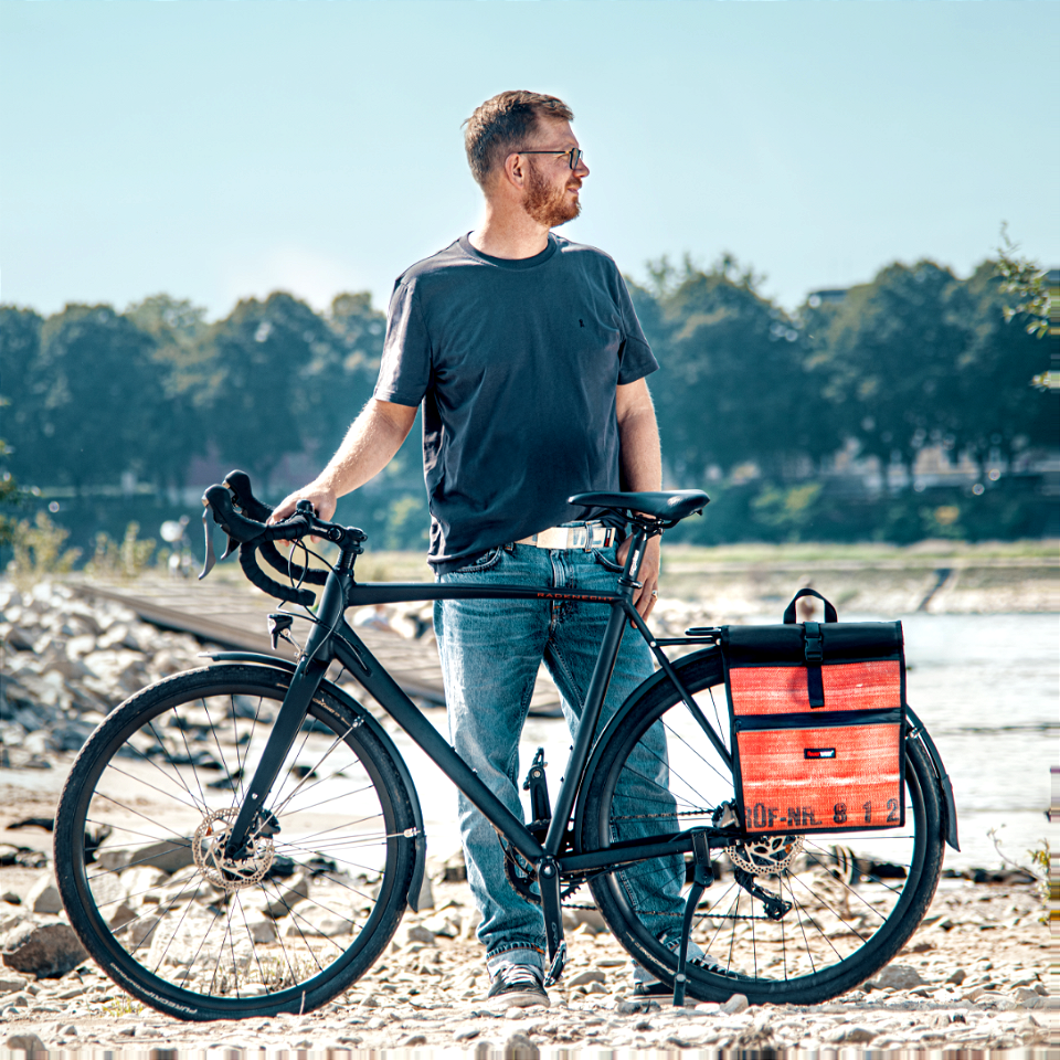 Fahrradtasche Sam aus gebrauchtem Feuerwehrschlauch