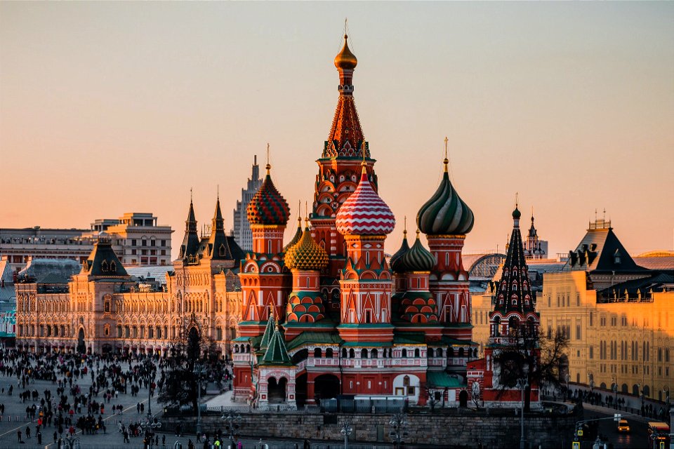 Красная площадь. Общая длина — 330 метров, ширина — 75 метров, площадь — 24 750 м². Архитектурный ансамбль находится под охраной ЮНЕСКО как памятник Всемирного наследия.
