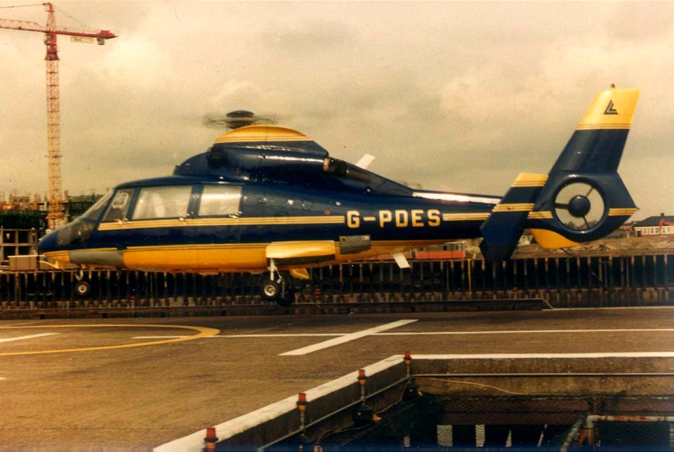 Aerospatiale SA365N Dauphin 2, c/n 6096, G-PDES, Photo 2