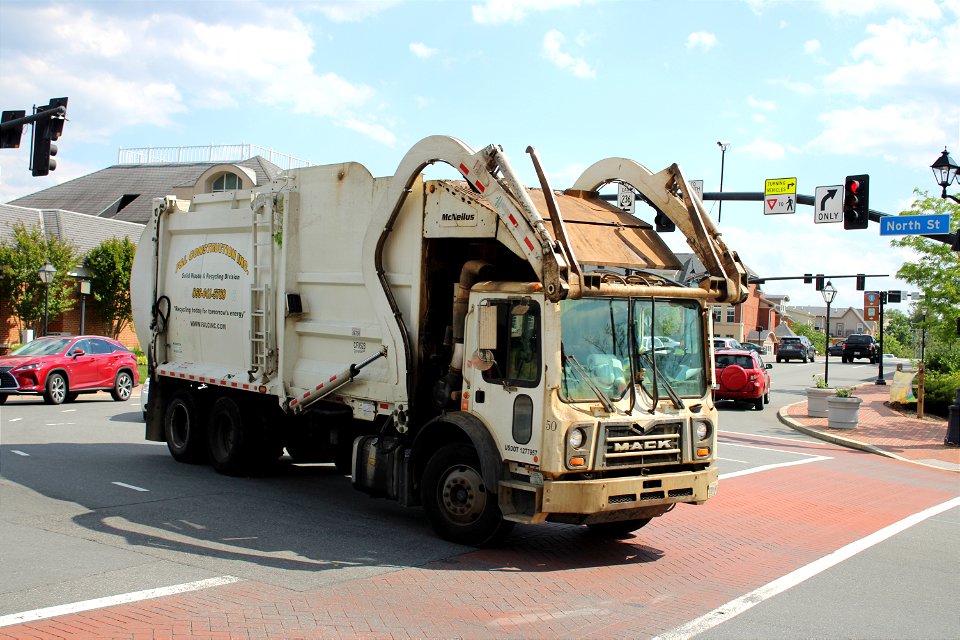 F&L Construction truck 50 | Mack MRU Mcneilus Atlantic series FL photo