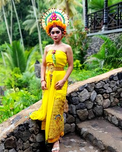 Rejang Sari Dancer photo
