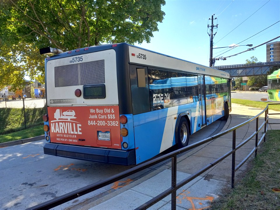 2008 Gillig Advantage Diesel RideOn #5735 @ Rockville Station