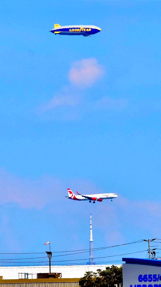 The Goodyear Blimp airships N3A + Air Canada rouge A321 + CN Tower