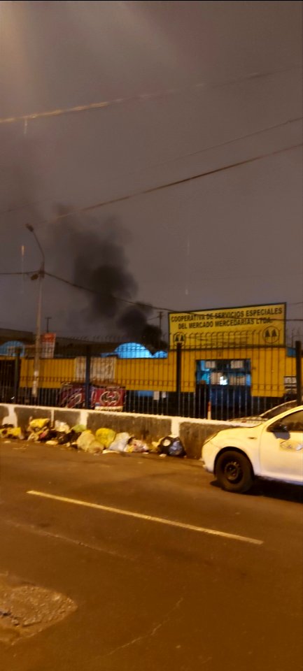 Mercado mercedarias y humo de incendio