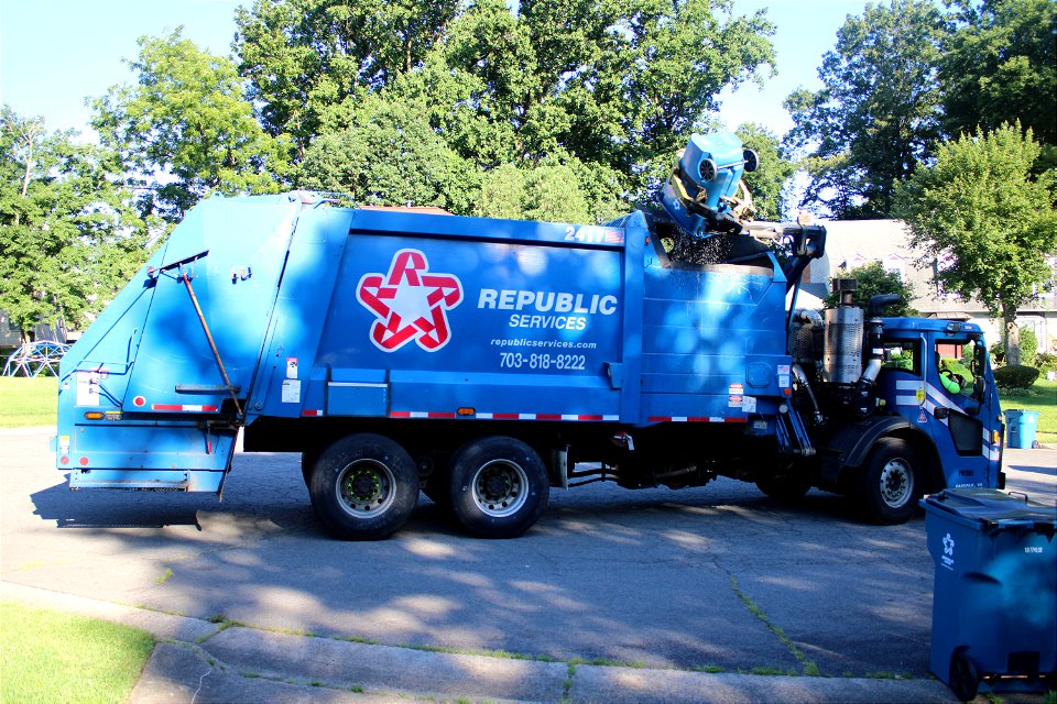 Republic Services truck 2417 doing trash