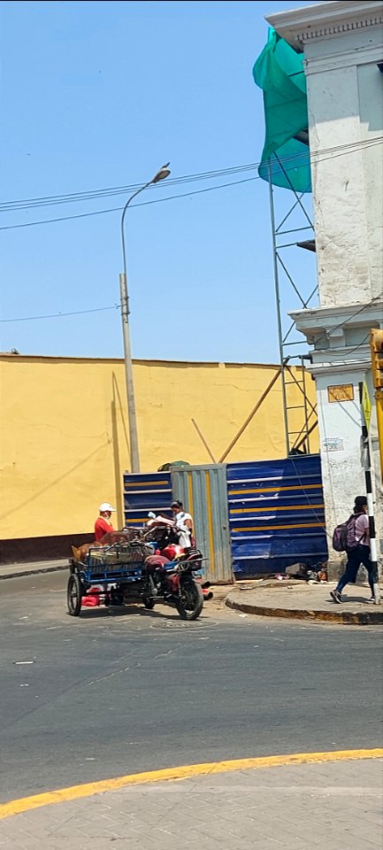 vendedor informal esquina jr huanuco
