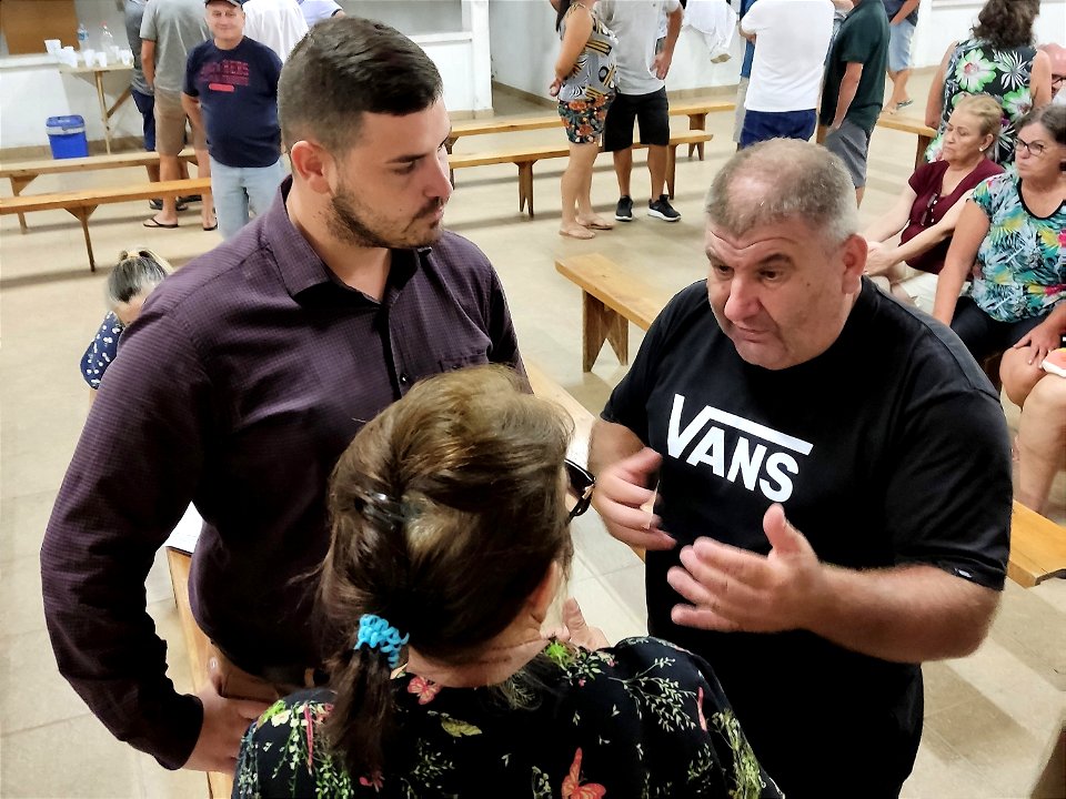 Reunião com moradores na localidade de Águas Mornas, bairro São Pedro