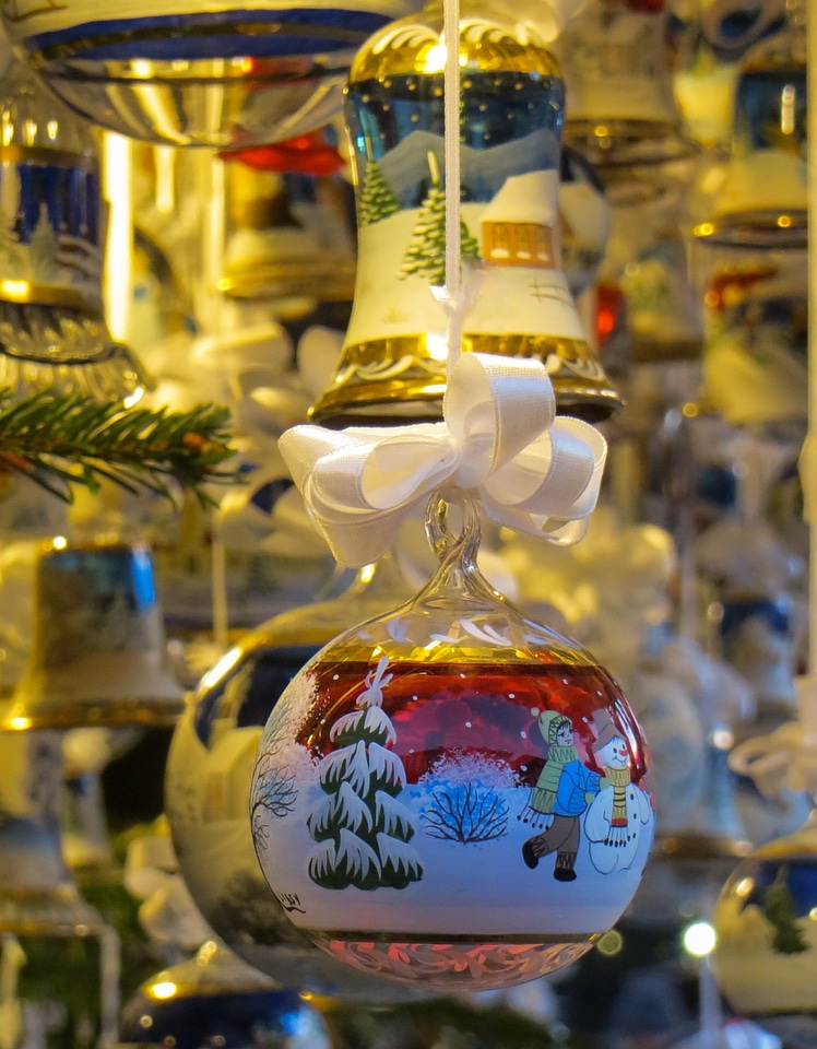 Christmas bude christmas bauble glass art