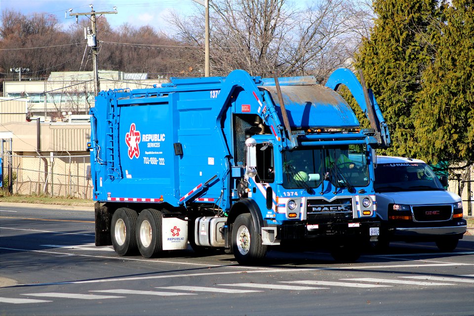 Republic Services Truck 1374