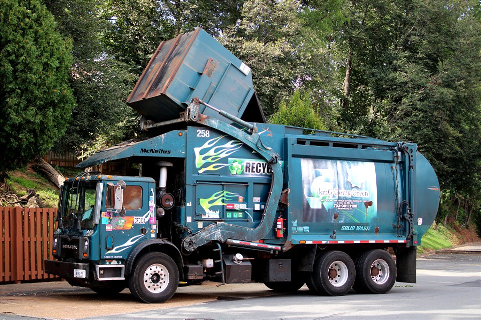 KMG Hauling truck 258 | Mack MRU McNeilus Atlantic photo