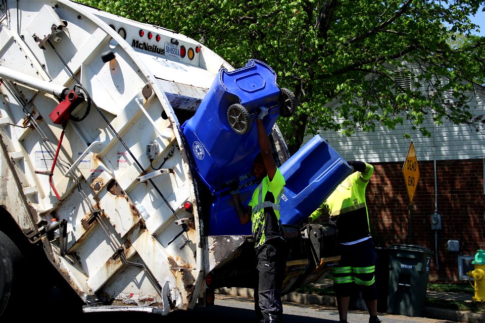American Disposal Truck 509 | Mack LEU McNeilus XC-RL