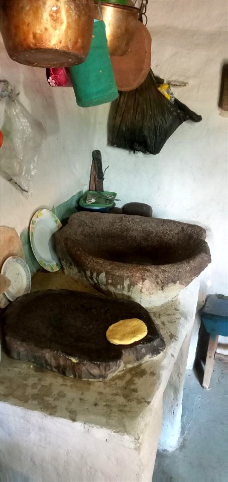 Arepa sobre piedra de amasar