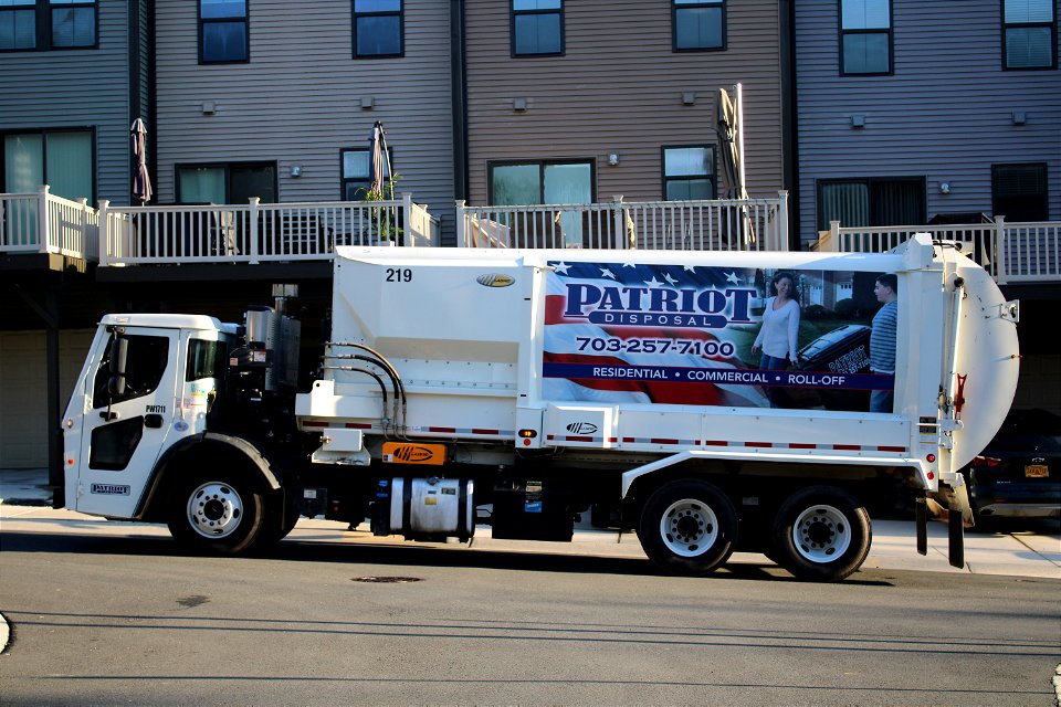 Patriot Disposal truck 219 | Brand New Mack LR Labrie Dump-Body Automizer photo