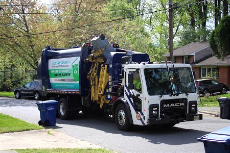Fairfax County Truck 7337 | Mack LR Loadmaster Eclipse