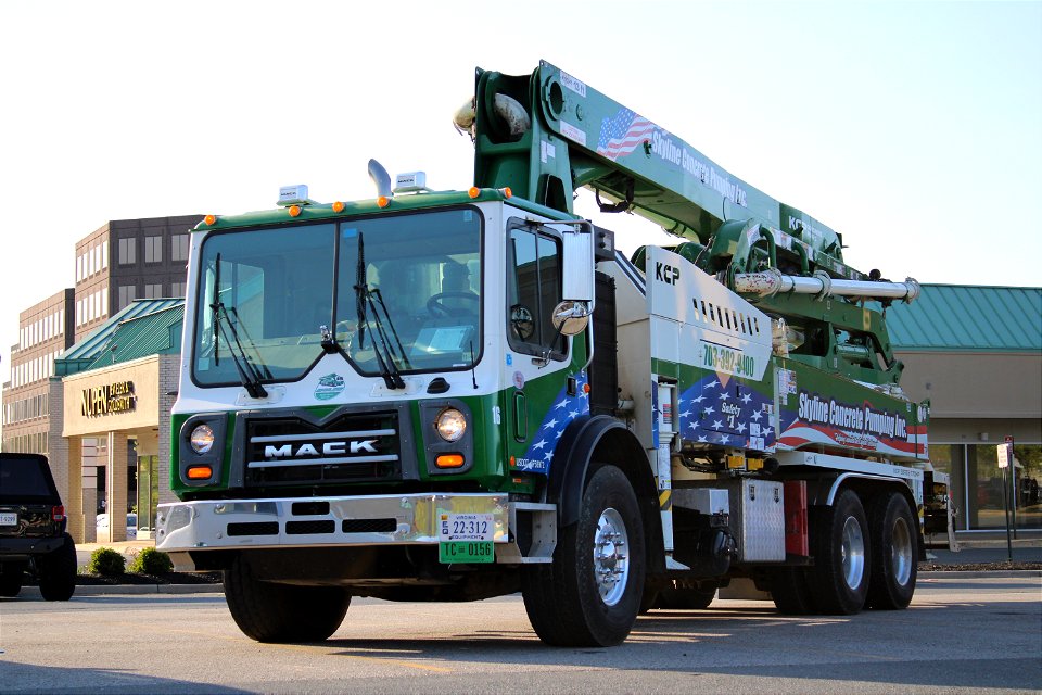 Mack MRU concrete pump