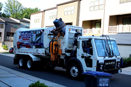 Patriot Disposal truck 219 picking up recycling | Brand New Mack LR Labrie Dump-Body Automizer