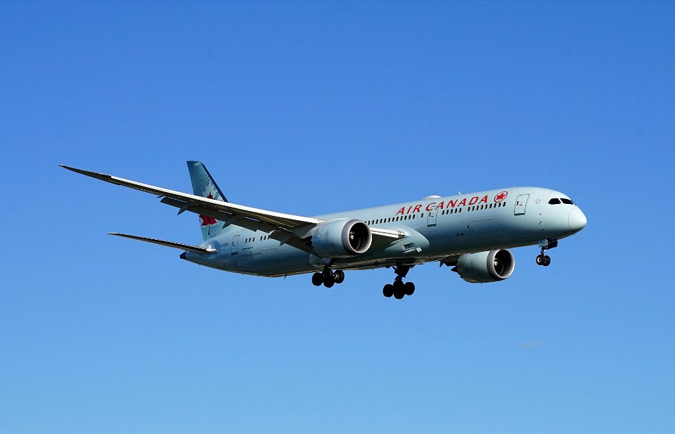 Air Canada 787-9 / C-FGFZ