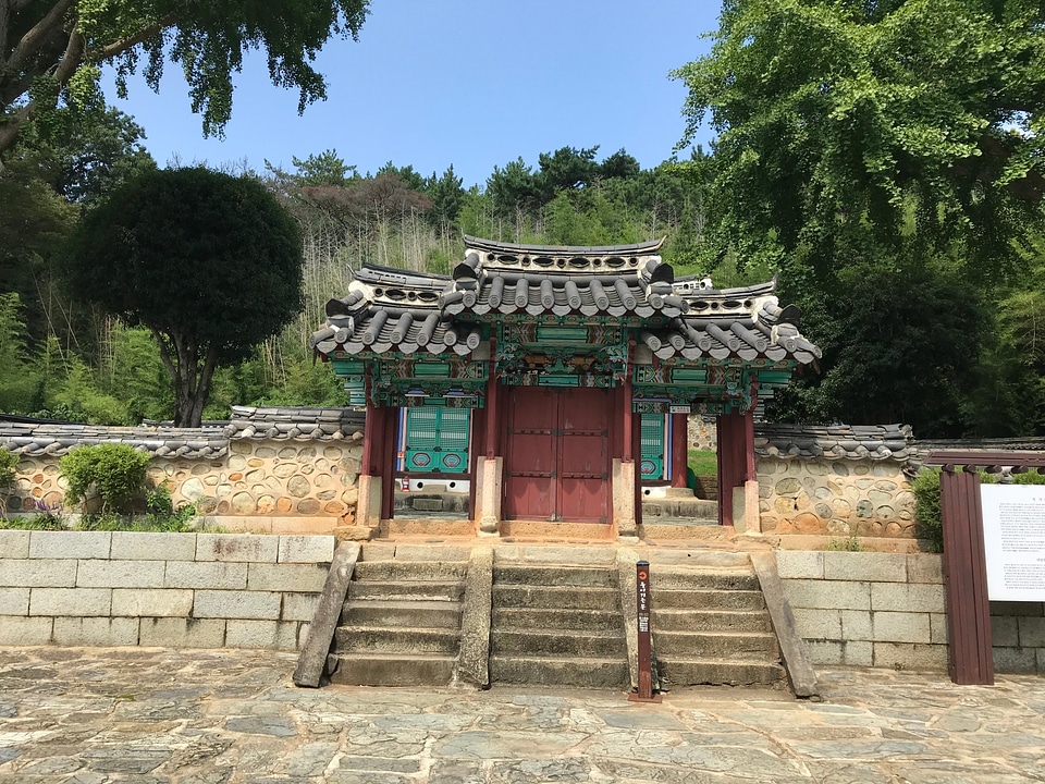 Chongryongsa in Tongyeong South Korea