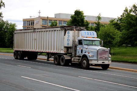 Fairfax County truck 7223 | Freightliner Classic Mac transfer truck photo