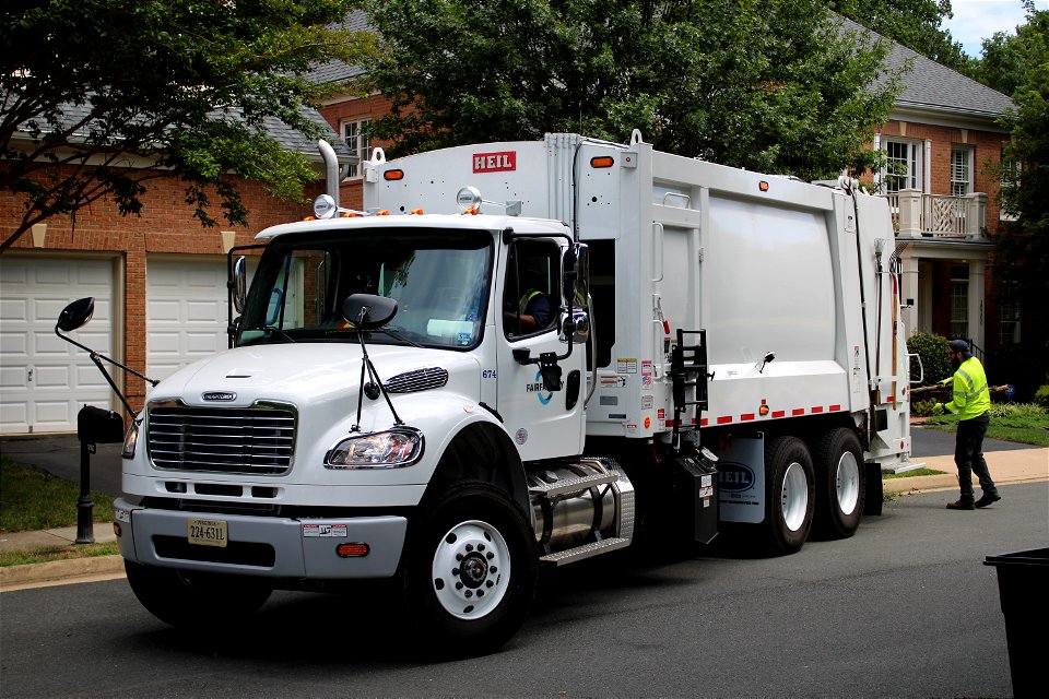 Fairfax City truck 674 | Brand New Freightliner M2 Heil DP5000