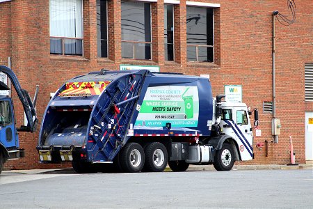 Fairfax County Truck 7193 | Mack LR McNeilus Heavy Duty photo