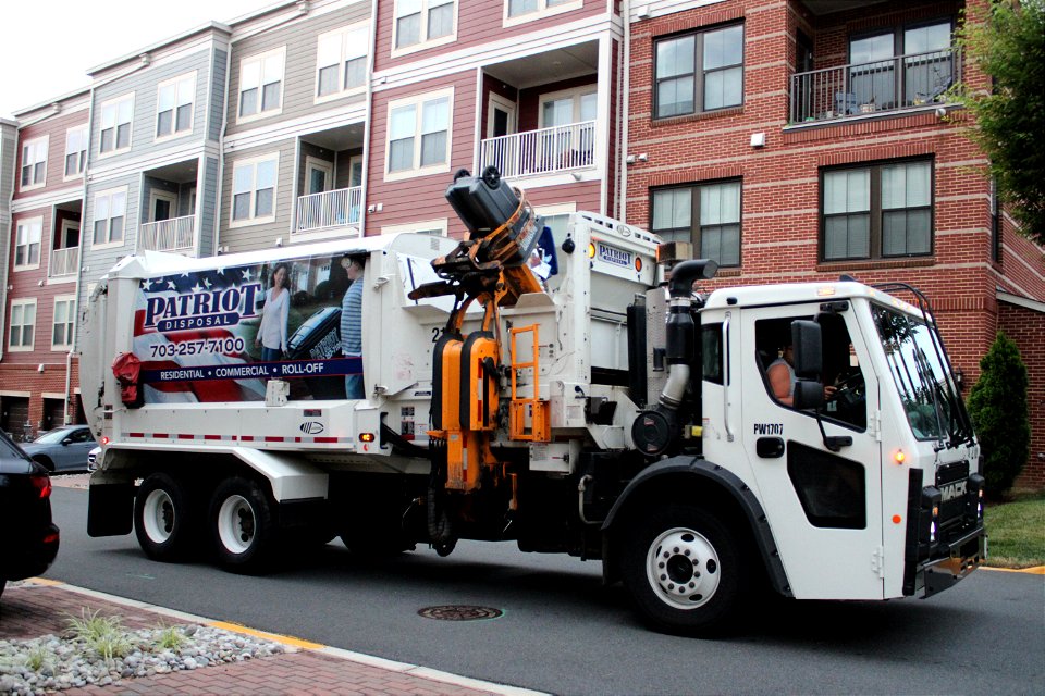 Patriot Disposal truck 218 | Brand new Mack LR Labrie Dump body Automizer