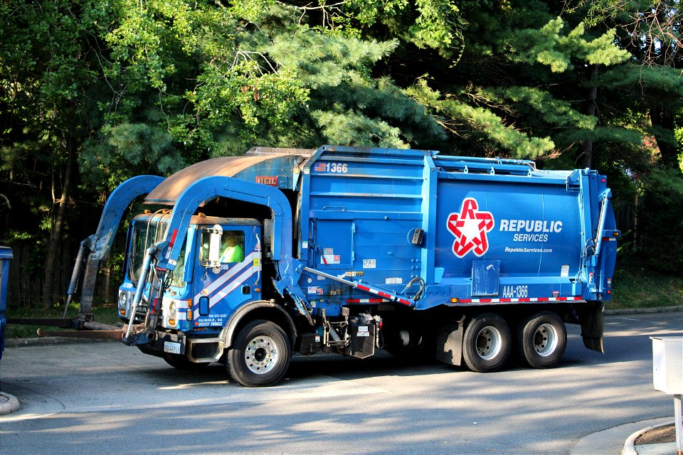 Republic Services truck 1366 | Mack TE Heil Half/Pack