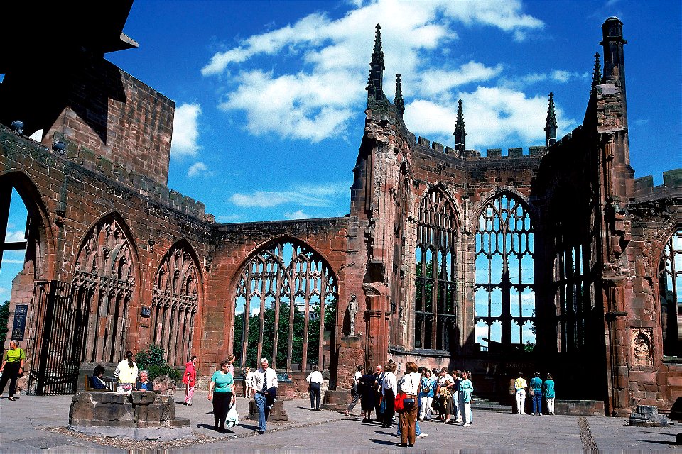 ruins-St-Michaels-Cathedral-Coventry-Eng-West