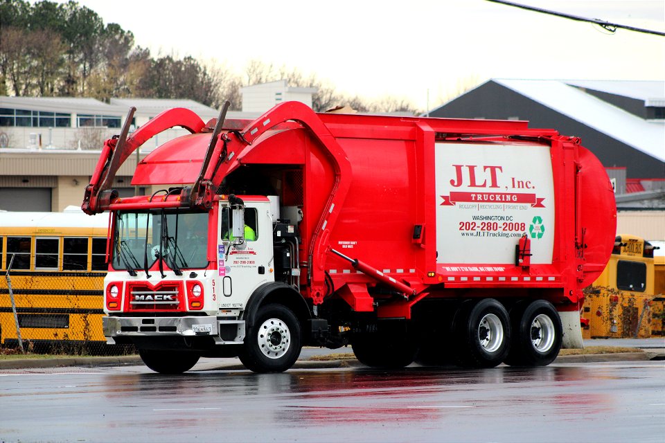 JLT Trucking 513 | Mack MRU Labrie Super Duty