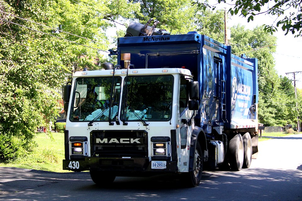 American Disposal truck 430