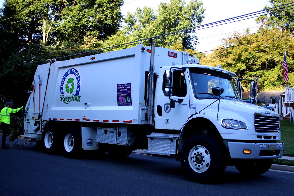 Fairfax City truck 673 | Freightliner M2 Heil DP5000 photo