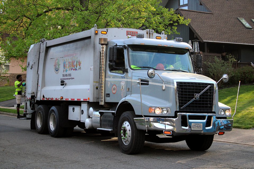 Fairfax County Truck 7216 | Volvo VHD Heil DP5000