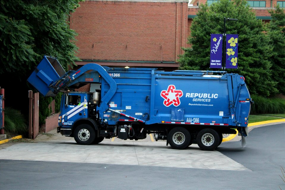 Republic Services truck 1366 | Mack TE Heil Half/Pack