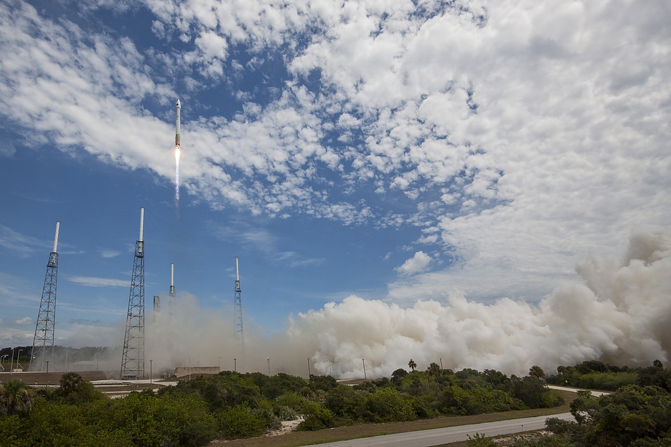 An Atlas V rocket carrying GPS IIF-10 launches