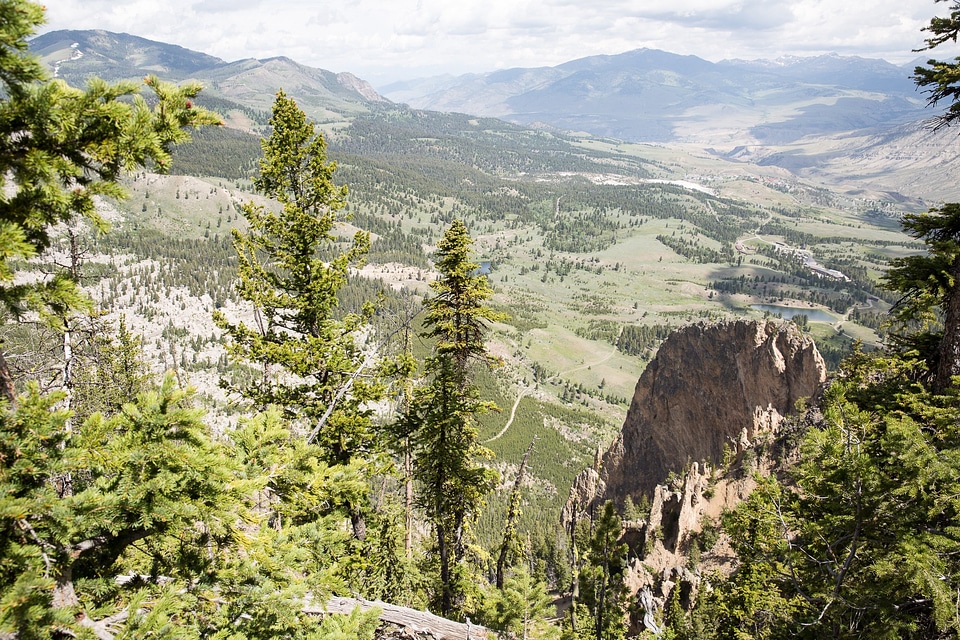 Bunsen peak hiking trail with beautiful landscape views