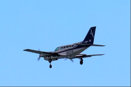 Cape Air Cessna 402 arriving at BOS