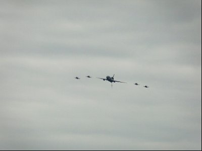 KDC-10 en 4x F-16