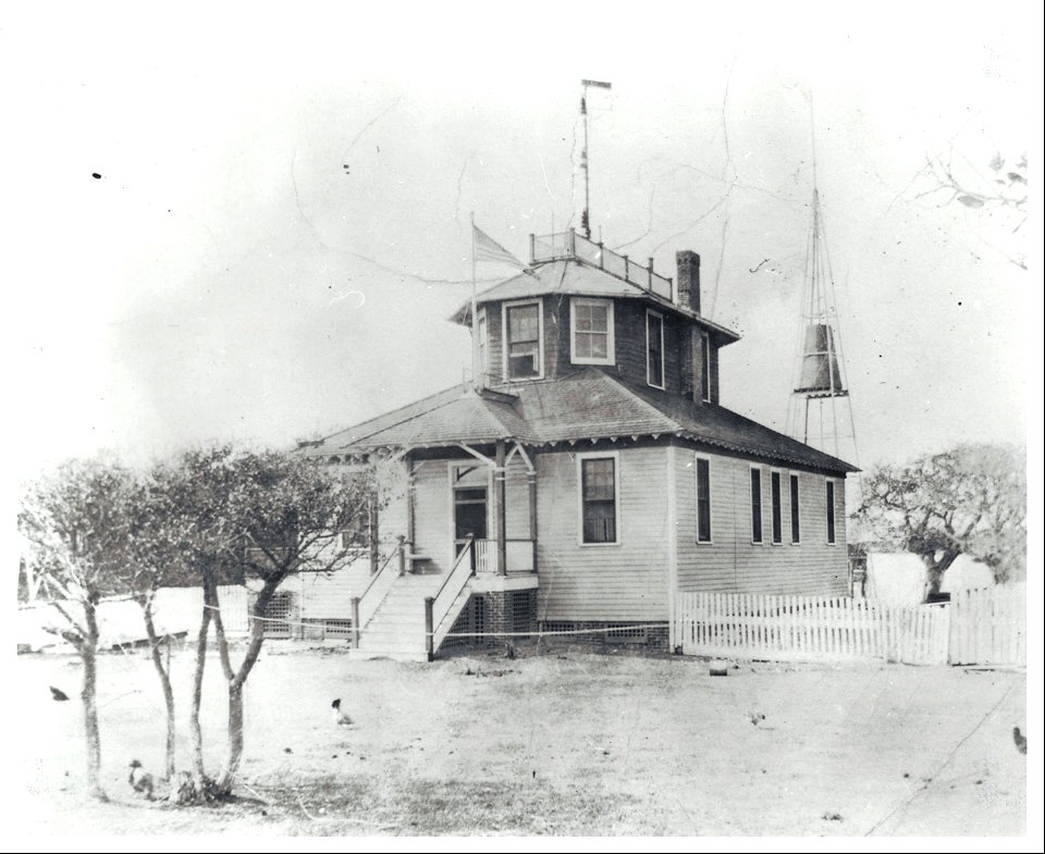 Early 1900s photo of the Hatteras Weather Bureau Station shows the Signal Tower fitted with a water tank