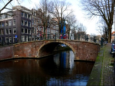Old bridge over the canal water of the Prinsengracht; free photo Amsterdam, photo