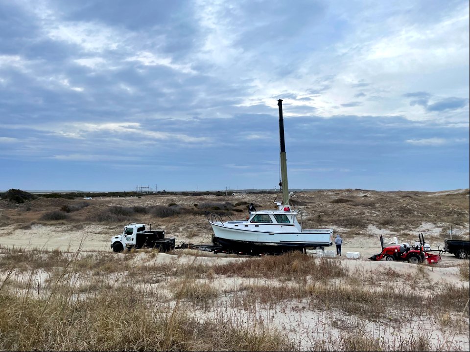 Placing Reel Lucky on trailer 02-04-2022