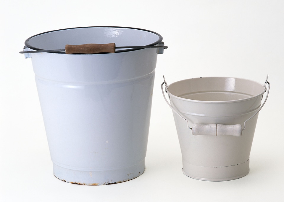 empty basket flowerpots