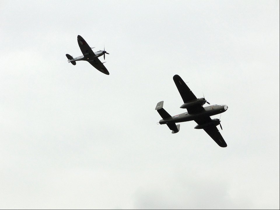 B-25 Mitchell en Supermarine Spitfire