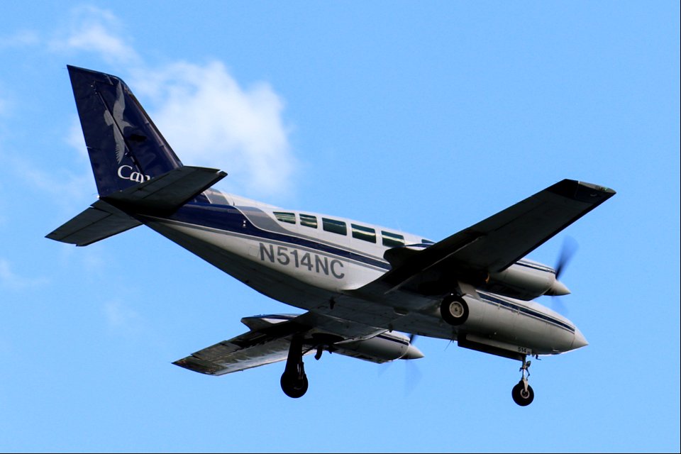 Cape Air Cessna 402 arriving at BOS