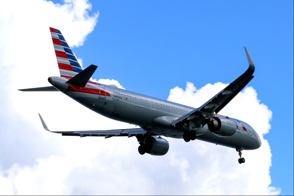 American Airlines A321-200neo arriving at BOS