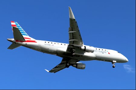 American Eagle E175 arriving at BOS photo