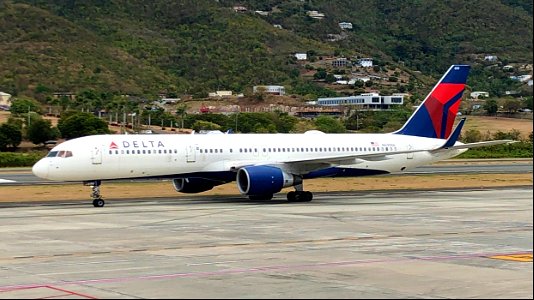 Delta Air Lines 757-200 at STT