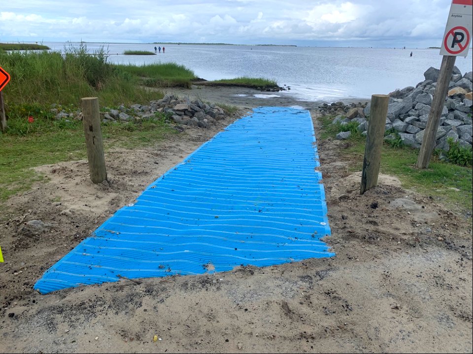 Accessibility matting at Oregon Inlet kayak launch
