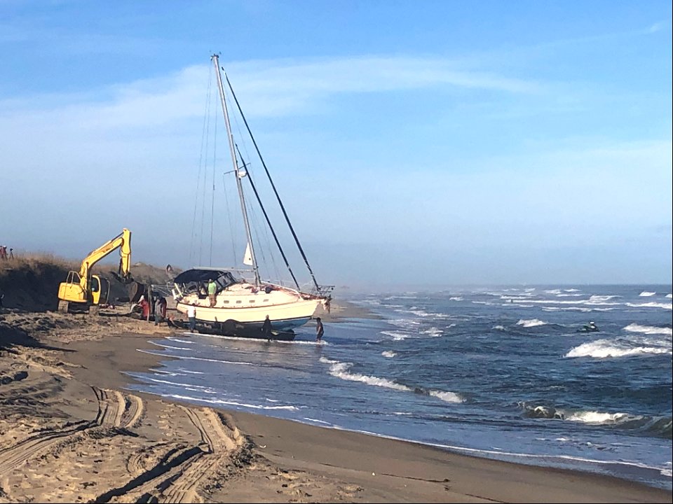 Sailing vessel Alhambra removal 12-15-2021