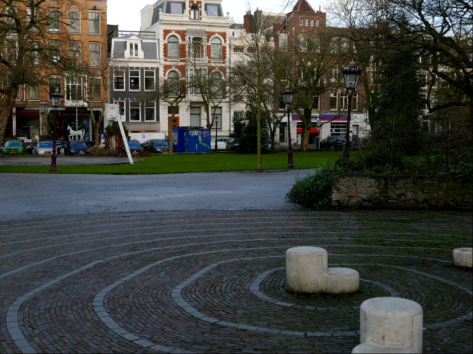 square Frederiksplein with nature and houses, in the city Amsterdam in winter; free urban photo by Fons Heijnsbroek, 2022. photo